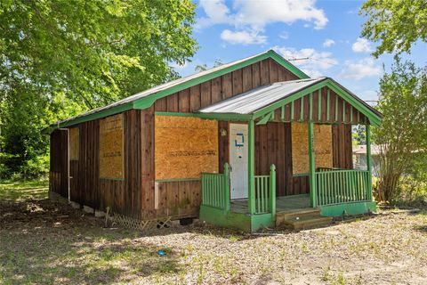 Tiny photo for 710 Black Street, Jasper, TX 75951 (MLS # 60190985)