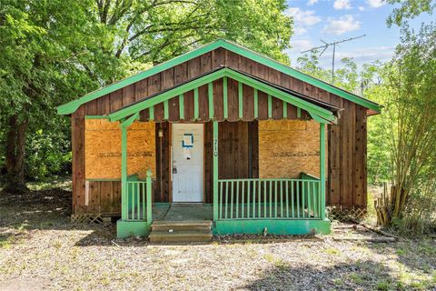 Photo of 710 Black Street, Jasper, TX 75951 (MLS # 60190985)