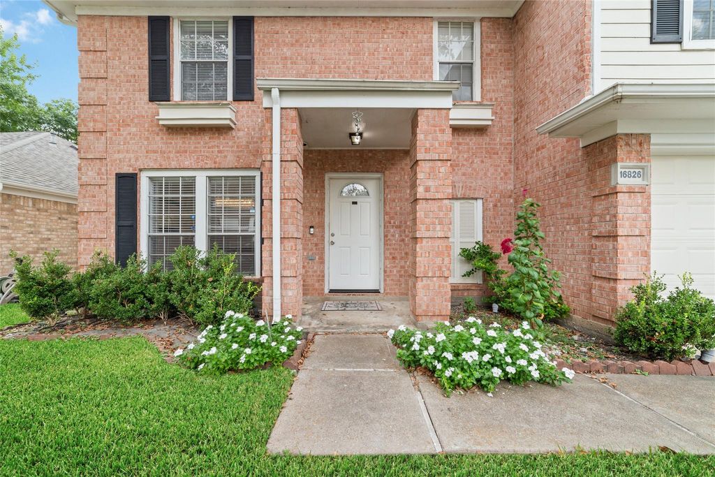 Photo of 16826 Basewood Court, Sugar Land, TX 77498 (MLS # 31857412)