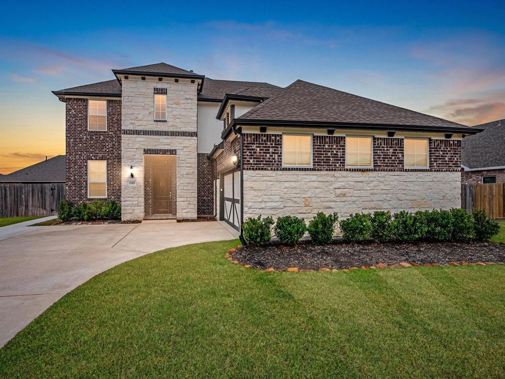 Photo of 11811 St Augustine Drive, Mont Belvieu, TX 77535 (MLS # 44802306)