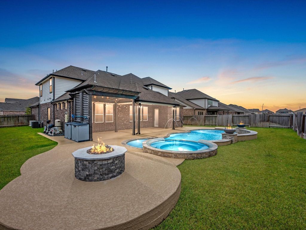 Photo of 11811 St Augustine Drive, Mont Belvieu, TX 77535 (MLS # 44802306)