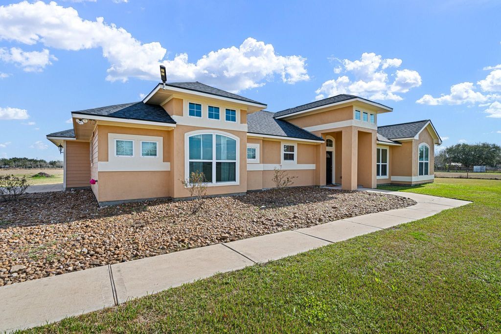 Photo of 8131 Brinkmeyer Road, Needville, TX 77461 (MLS # 86731007)