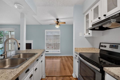 Photo of 700 Thicket Lane #304, Houston, TX 77079 (MLS # 36405282)