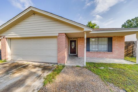 Photo of 10915 Clear Fork Drive, Humble, TX 77396 (MLS # 36353045) Photo of 10915 Clear Fork Drive, Humble, TX 77396 (MLS # 36353045)