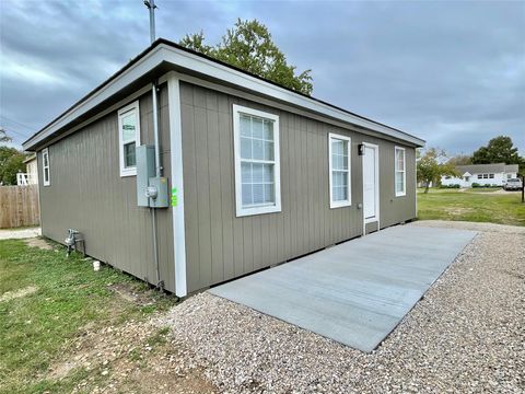 Photo of 926 W 5th Street, Freeport, TX 77541 (MLS # 8445553)