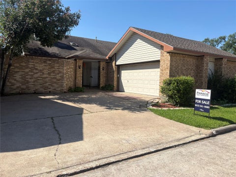 Homes For Sale - 1723 Plumbwood Way<br/> Houston, TX 77058