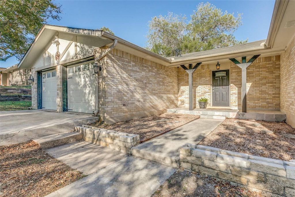 Photo of 948 Spring Hills Drive, New Braunfels, TX 78130 (MLS # 78445815)