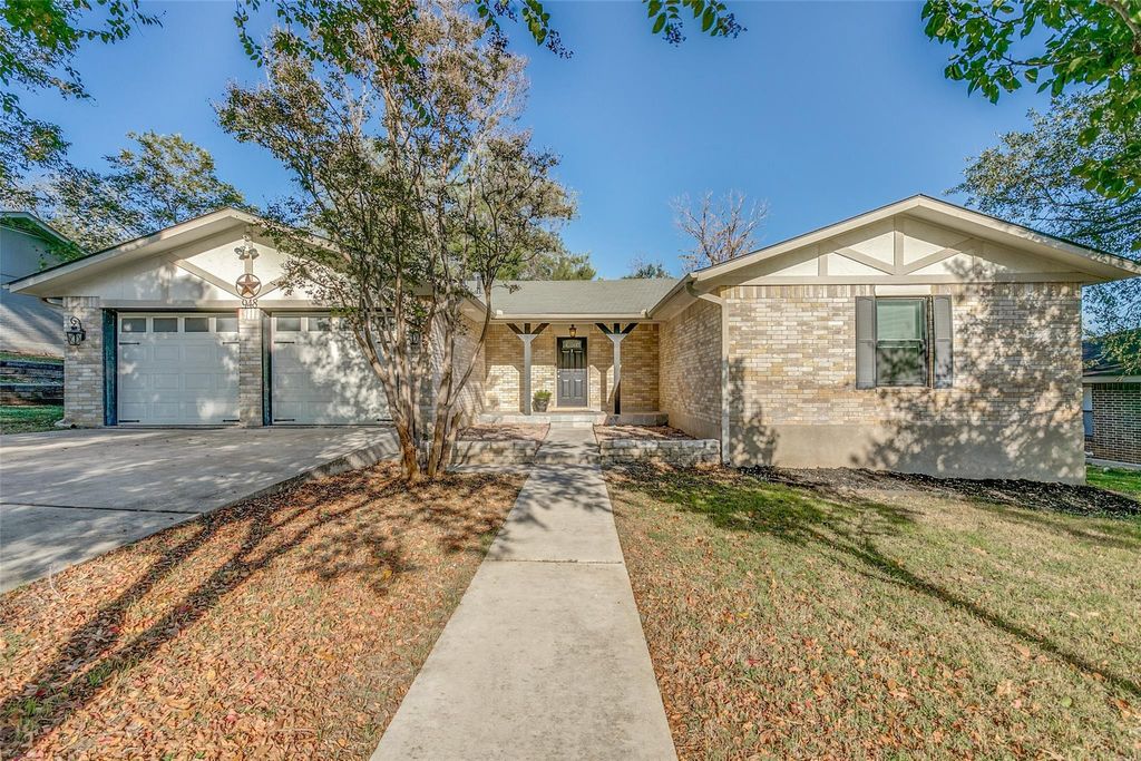 Photo of 948 Spring Hills Drive, New Braunfels, TX 78130 (MLS # 78445815)