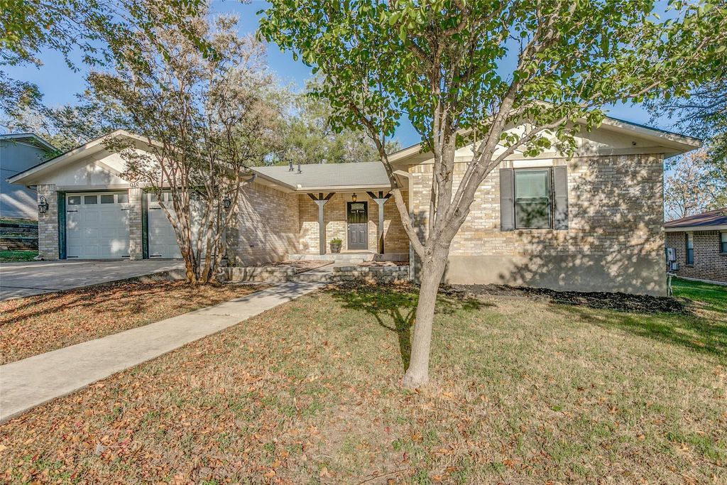 Photo of 948 Spring Hills Drive, New Braunfels, TX 78130 (MLS # 78445815)