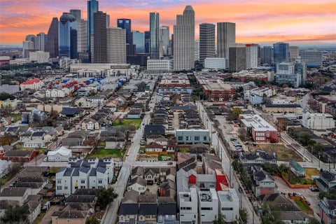 Photo of 1405 Bailey Street, Houston, TX 77019 (MLS # 67871214)