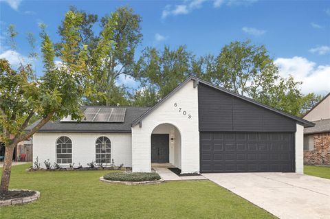 Photo of 6703 Casablanca Drive, Houston, TX 77088 (MLS # 58240950)