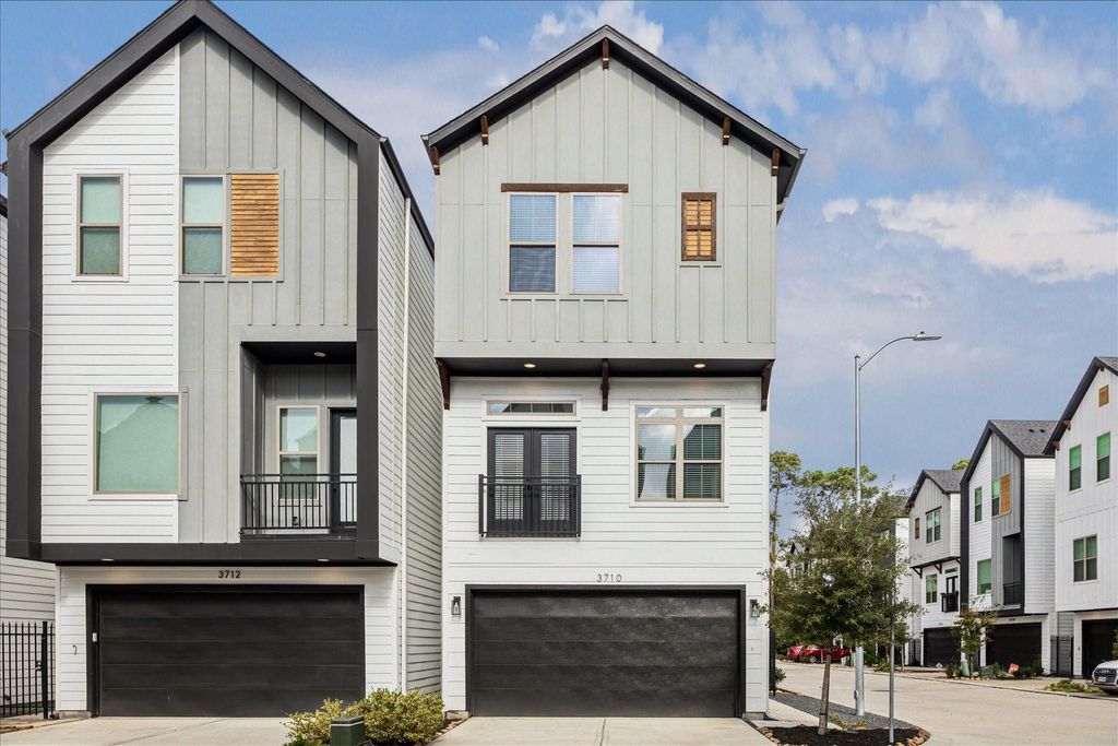 Photo of 3710 Creekmont Gardens Lane, Houston, TX 77091 (MLS # 67532533)