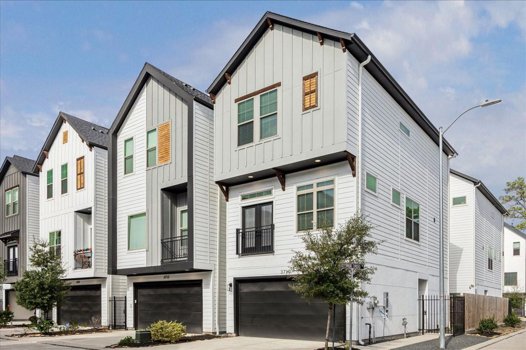 Photo of 3710 Creekmont Gardens Lane, Houston, TX 77091 (MLS # 67532533)