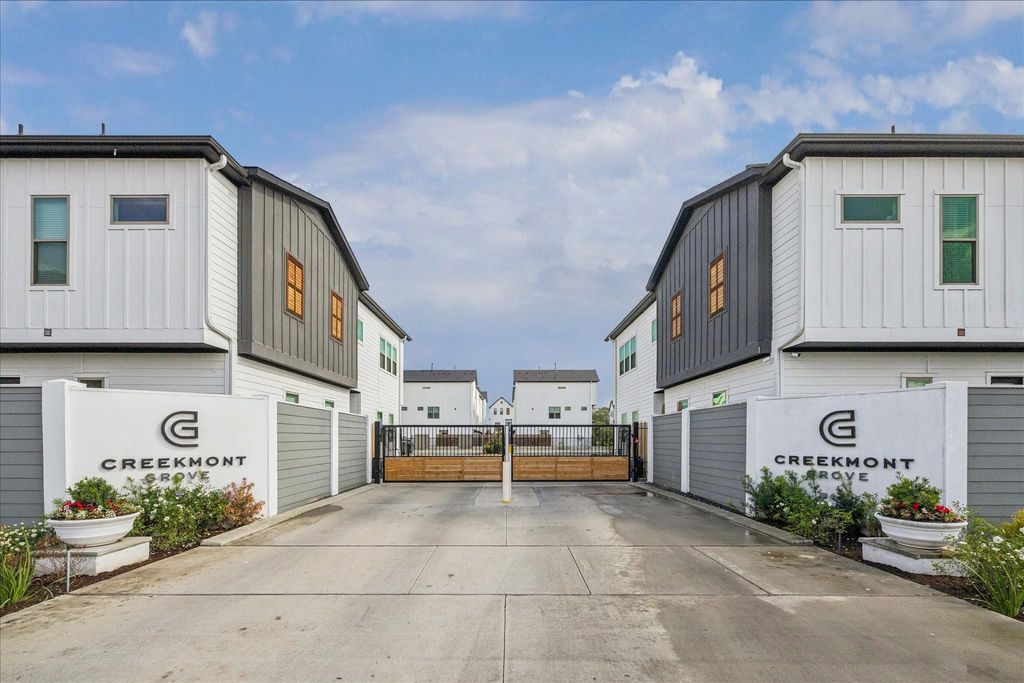 Photo of 3710 Creekmont Gardens Lane, Houston, TX 77091 (MLS # 67532533)