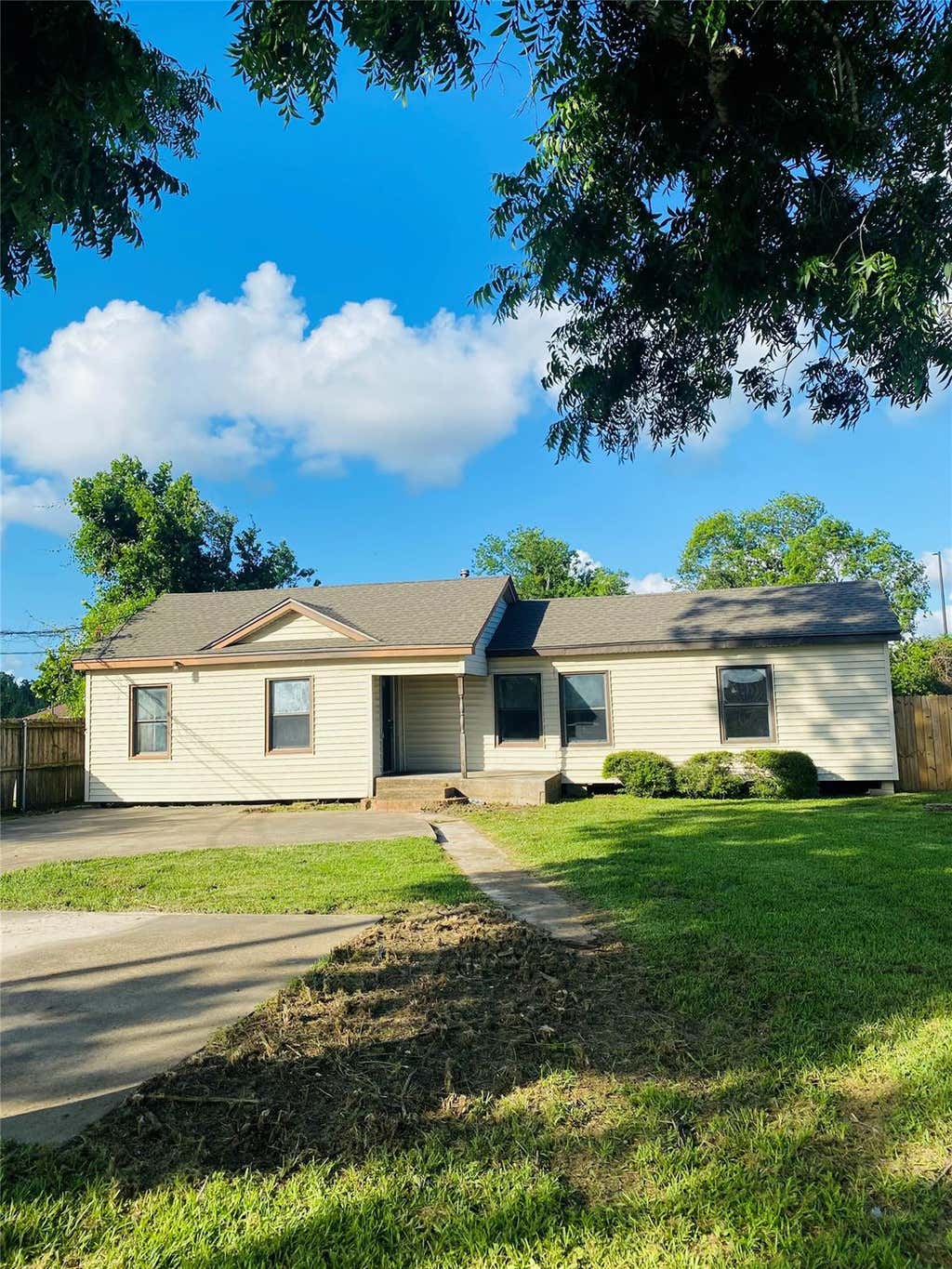 Photo of 2303 N Cleveland Street, Dayton, TX 77535 (MLS # 21899171)