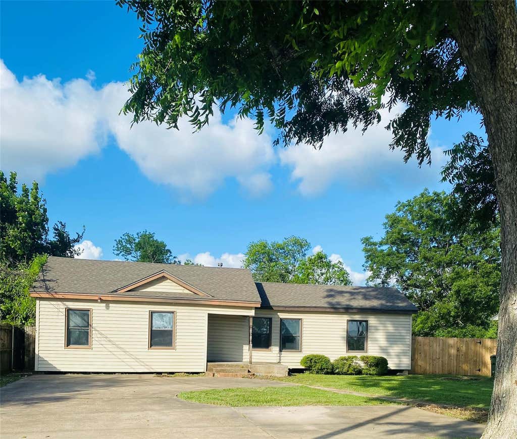Photo of 2303 N Cleveland Street, Dayton, TX 77535 (MLS # 21899171)