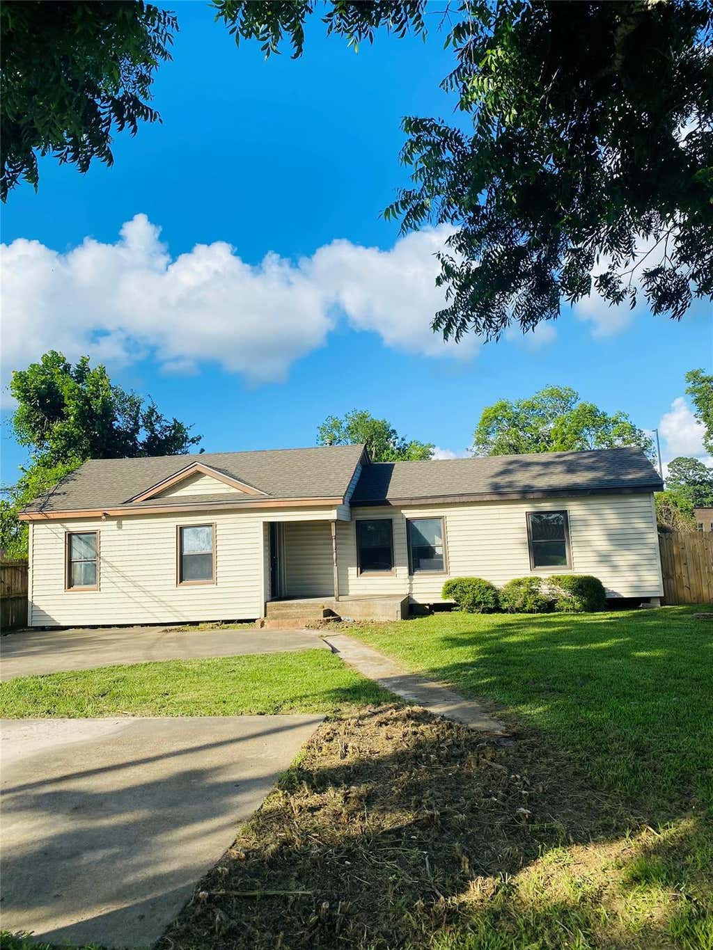 Photo of 2303 N Cleveland Street, Dayton, TX 77535 (MLS # 21899171)