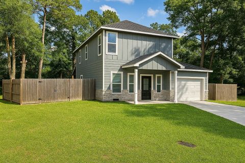Photo of 2 Mace Street, Conroe, TX 77303 (MLS # 93584351)
