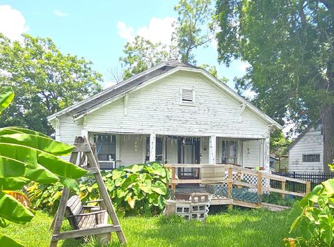 Photo of 1030 N 1st Street, Baytown, TX 77520 (MLS # 46372507)