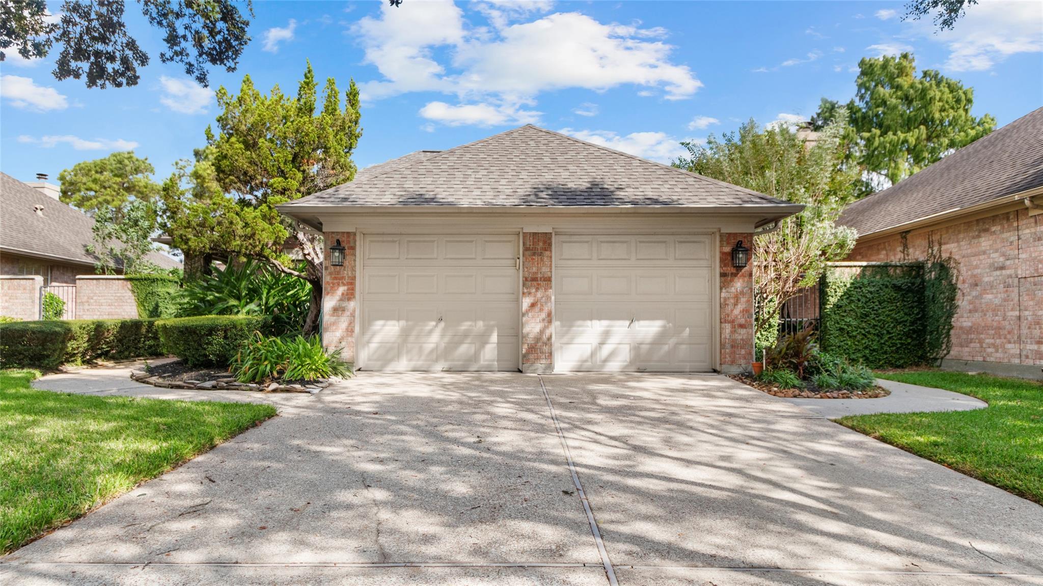 2430 Fairway Pointe Drive