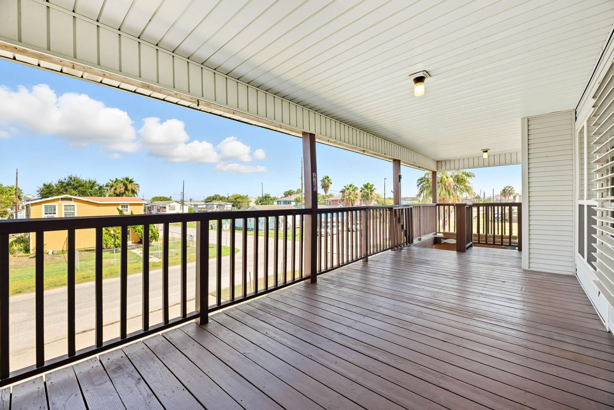 2027 Hollywood Avenue