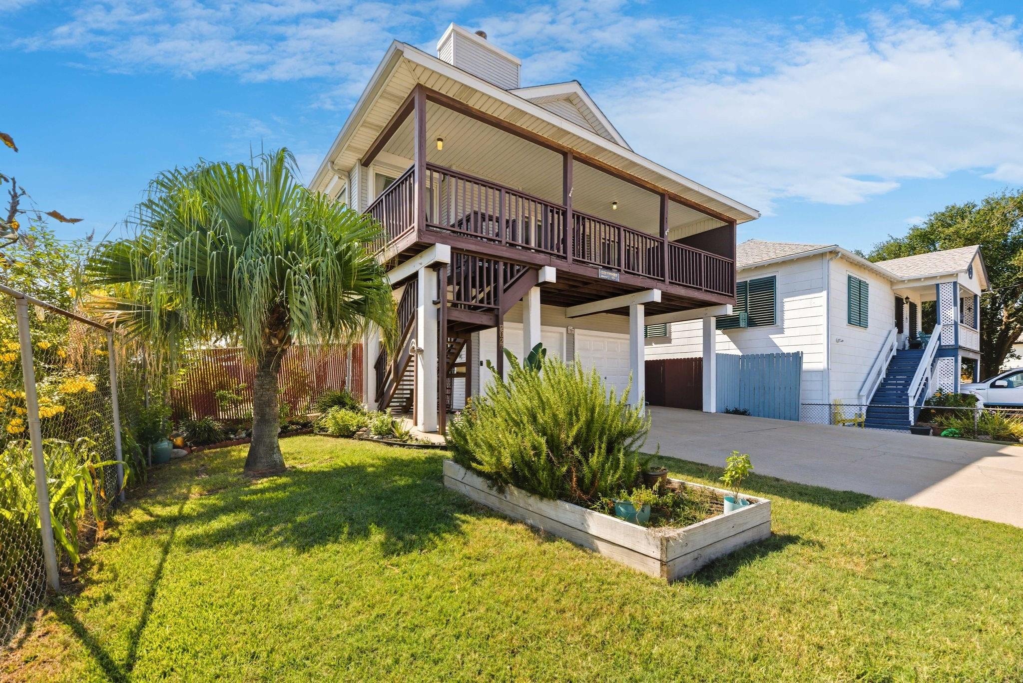 2027 Hollywood Avenue