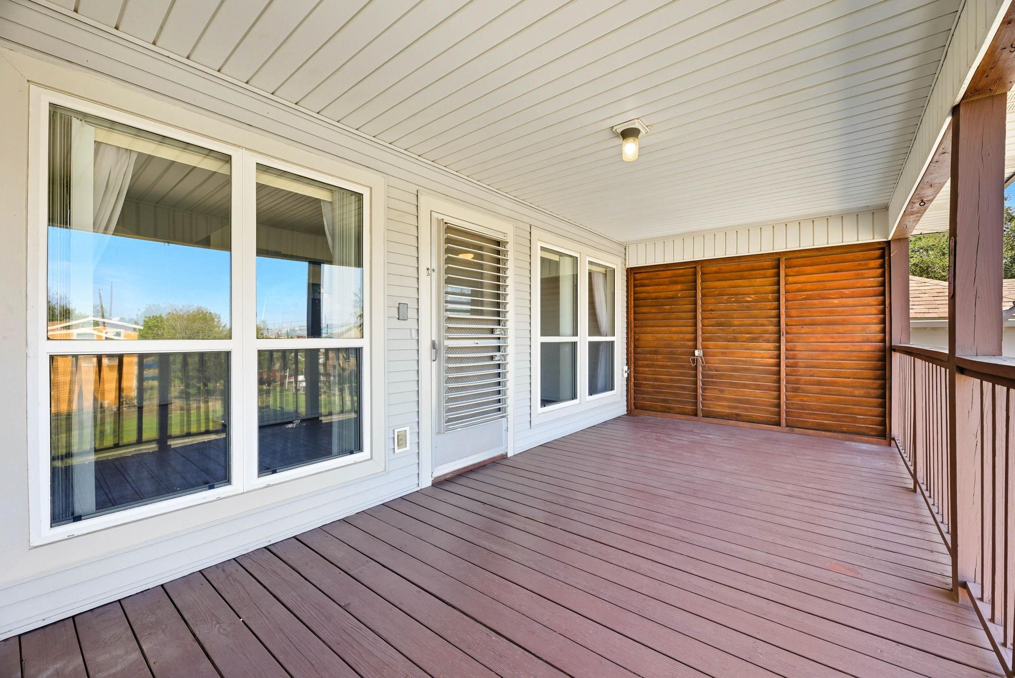 2027 Hollywood Avenue