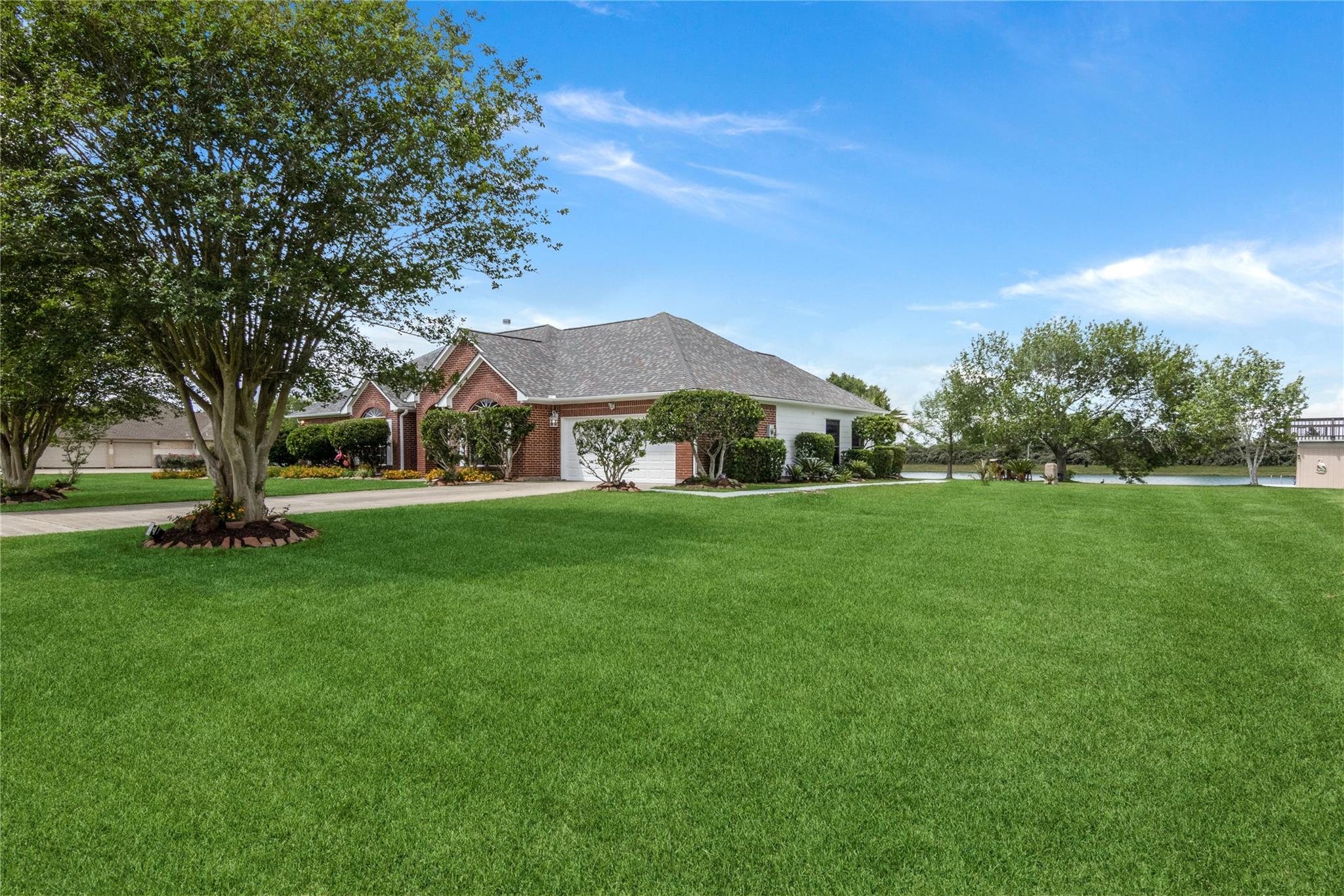 143 Lago Circle Drive N