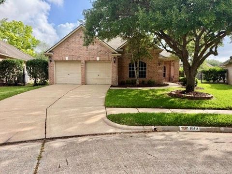 Photo of 1810 Rippling Water Court, Sugar Land, TX 77479 (MLS # 70352961)
