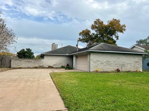 Photo of 1708 Crestwood Court, Texas City, TX 77591 (MLS # 3703349)