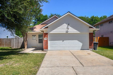 Photo of 6306 Spruce Manor Lane, Houston, TX 77085 (MLS # 38939592)