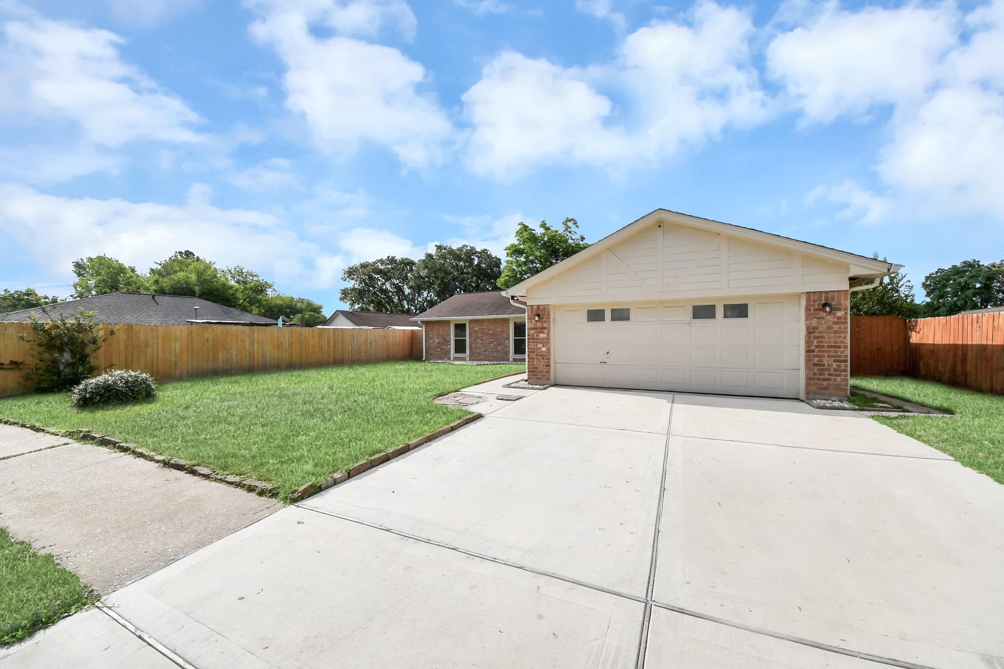 14007 Fleur De Lis Boulevard