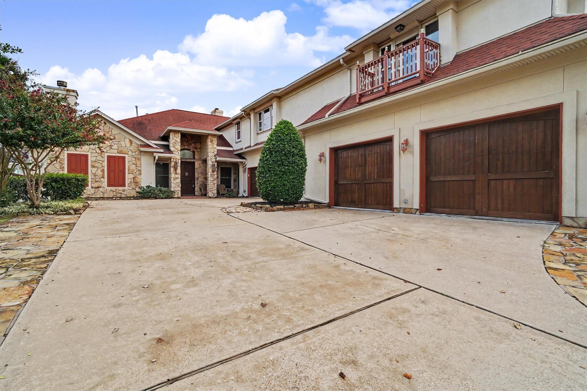 102 Twin Oaks Way