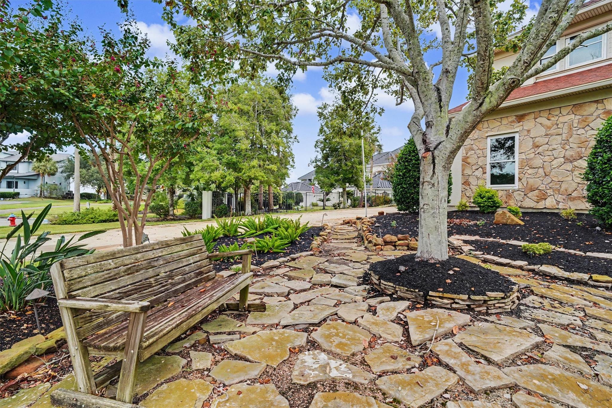 102 Twin Oaks Way