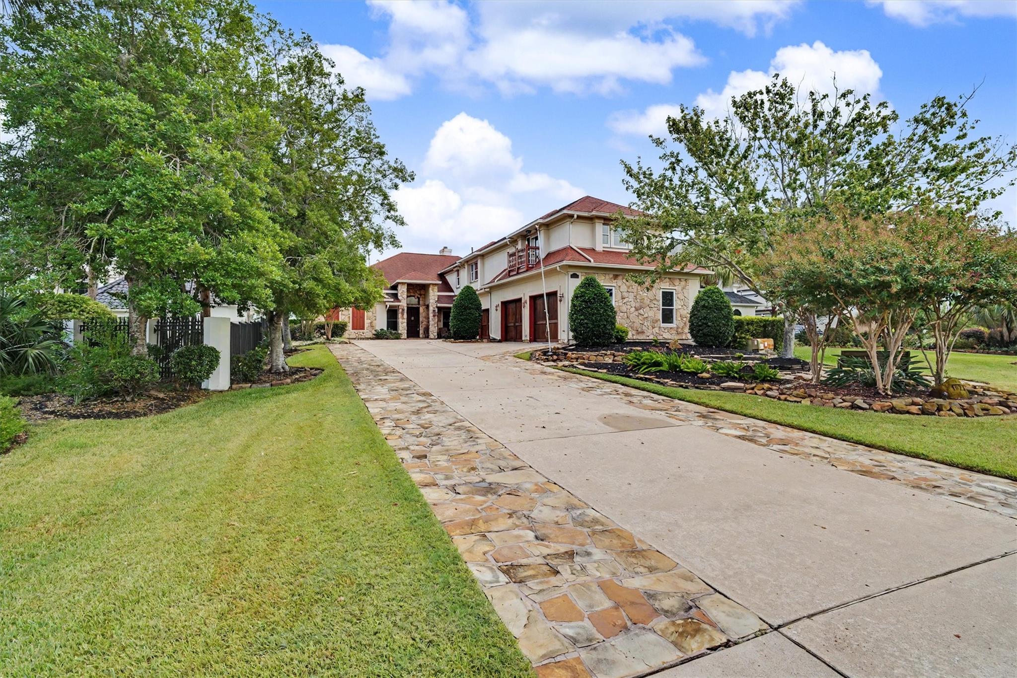102 Twin Oaks Way