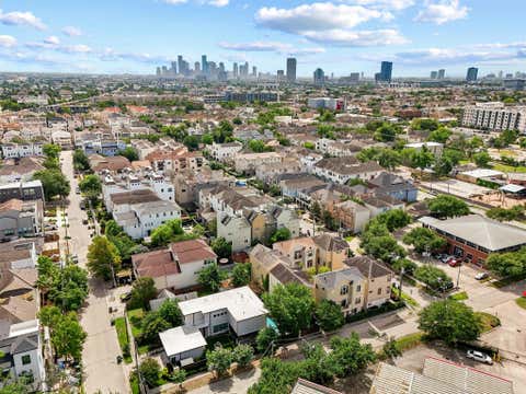 Photo of 6132 Maxie Street, Houston, TX 77007 (MLS # 66879032)