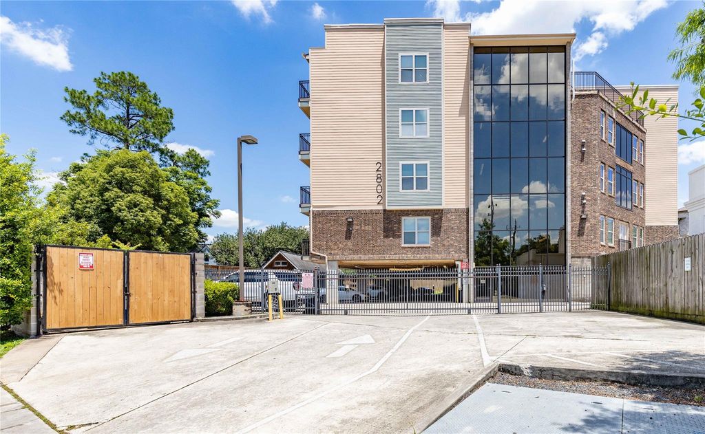 Photo of 2802 Morrison Street #106, Houston, TX 77009 (MLS # 60029177)