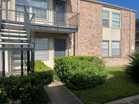 Photo of 5550 N Braeswood Boulevard #100, Houston, TX 77096 (MLS # 10805778)