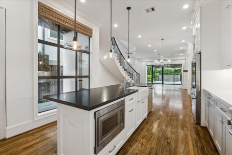 Photo of 1301 Peden Street, Houston, TX 77006 (MLS # 79830597)