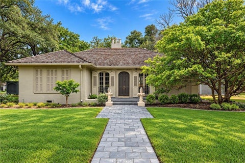 Photo of 612 S Hutchins Street, Bryan, TX 77803 (MLS # 29742530)