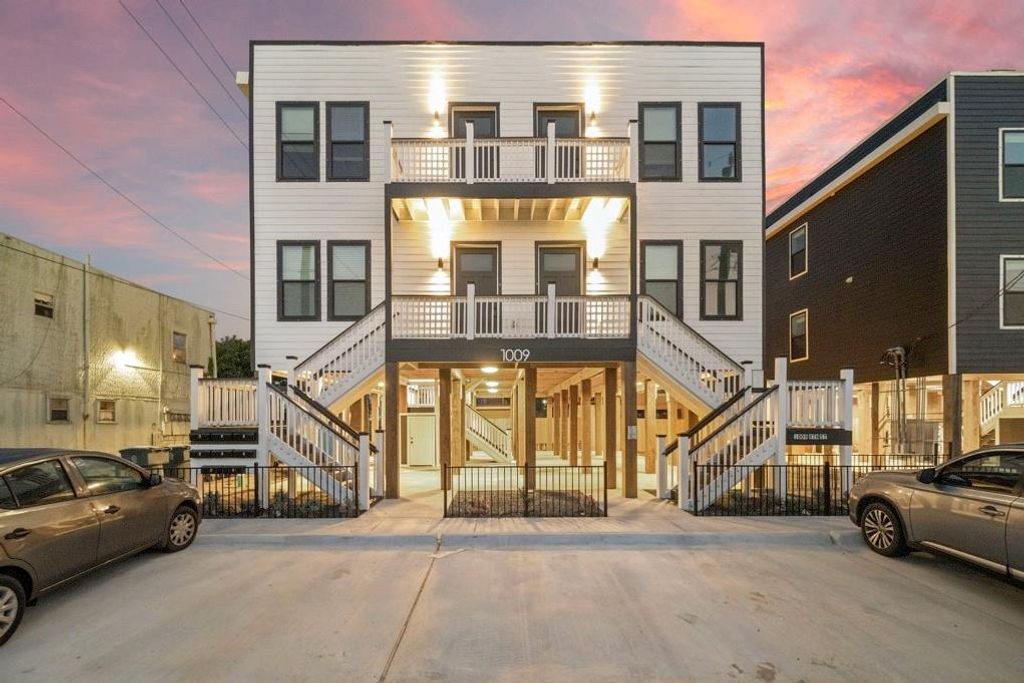 Photo of 1009 8th St Unit G Street, Galveston, TX 77550 (MLS # 64150067)