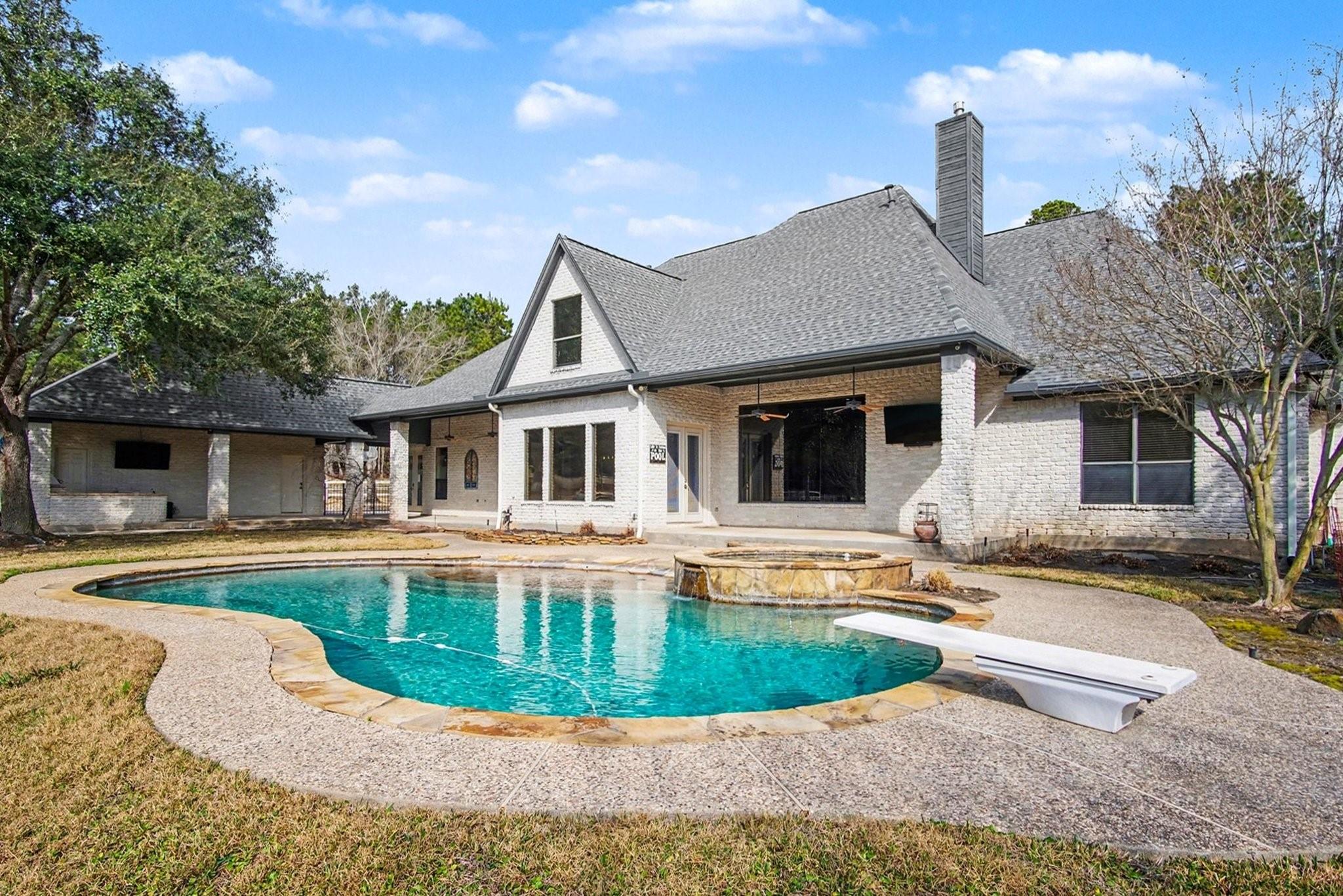 15569 Crown Oaks Drive