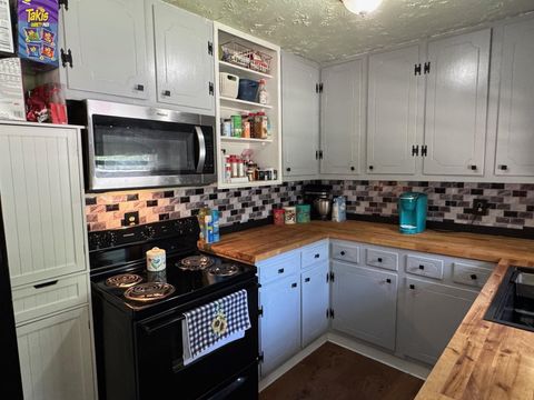 Photo of 9 Cedar Lane, Huntsville, TX 77320 (MLS # 97999808)