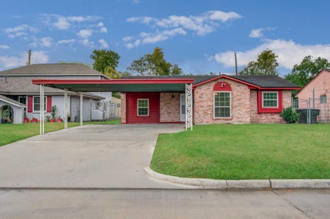 Photo of 5030 Denoron Drive, Houston, TX 77048 (MLS # 77926278)