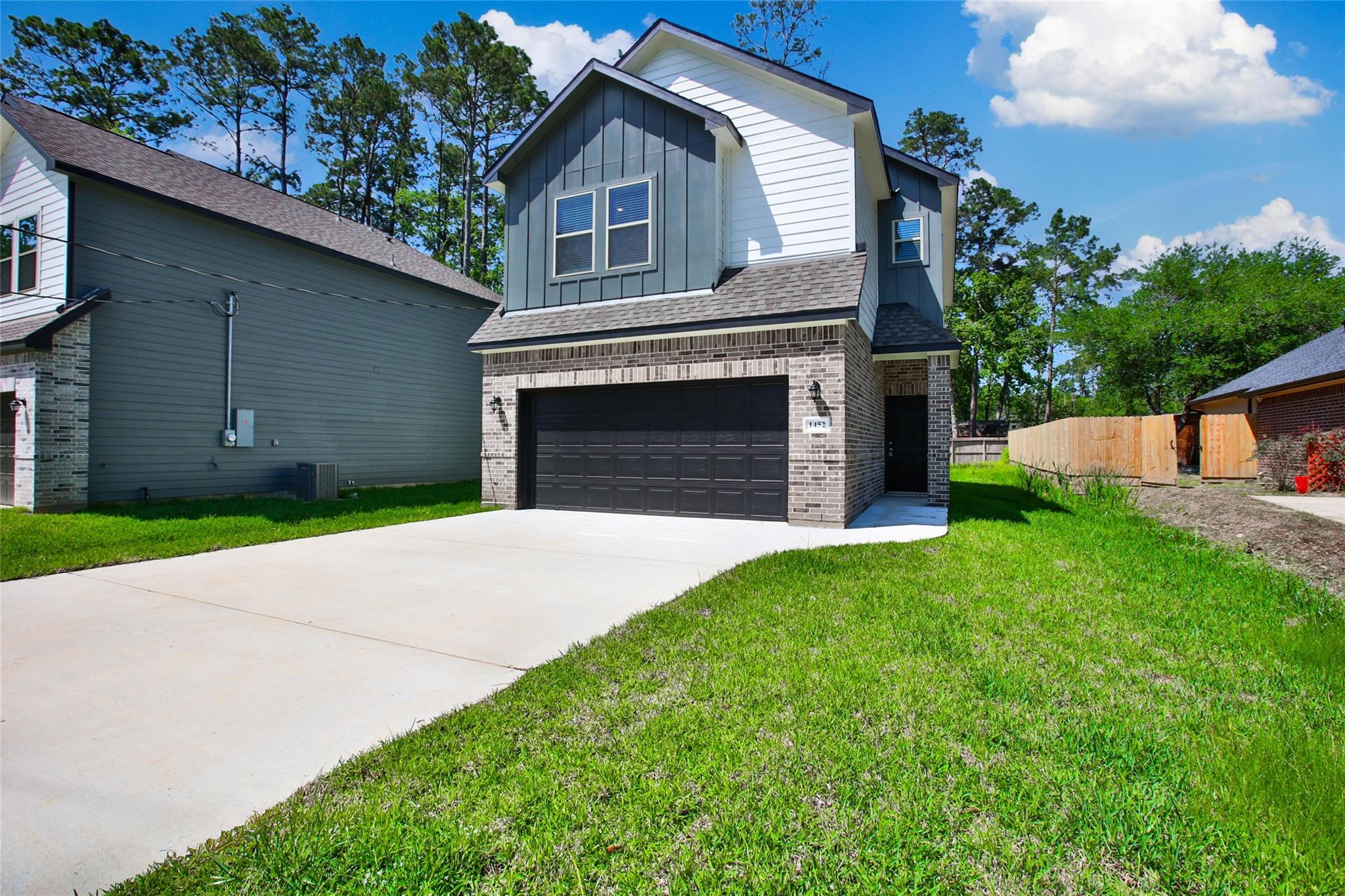 1452 Glenoaks Drive