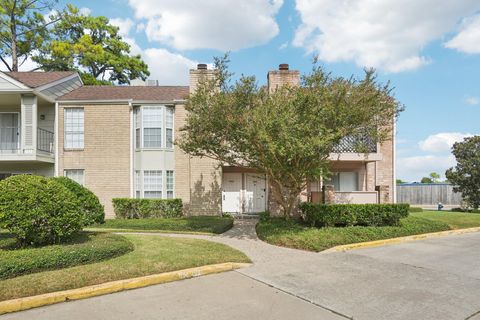 Photo of 2800 Jeanetta Street #203, Houston, TX 77063 (MLS # 68933074)