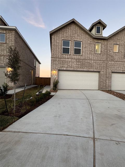 Townhouse For Sale - 2203 Salinas Drive<br/> Brazoria County, Rosharon, TX 77583