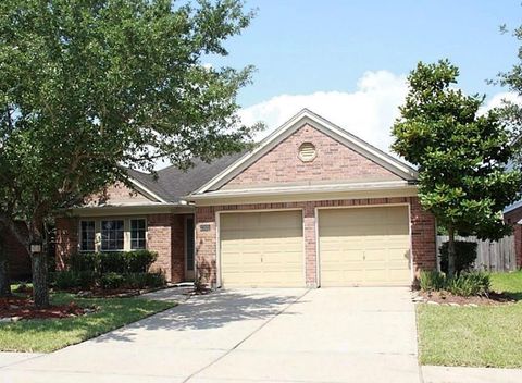 Photo of 2920 Emerald Brook Lane, Pearland, TX 77584 (MLS # 68501034)