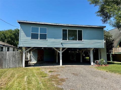 Photo of 236 3rd Street, San Leon, TX 77539 (MLS # 56952344)