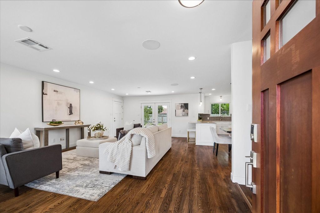 Photo of 2211 Haverhill Drive, Houston, TX 77008 (MLS # 29620161)